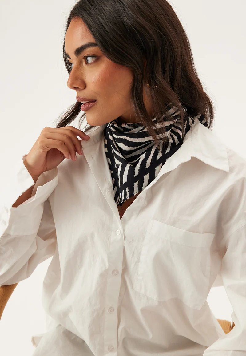 Vmlesley Scarf