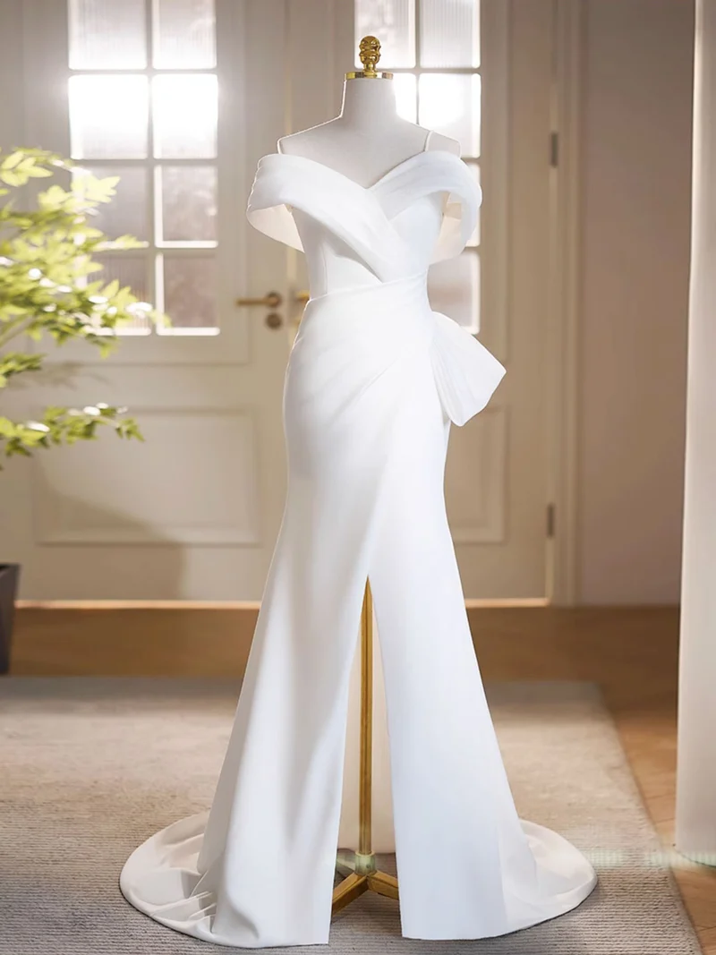 Vit Off Shoulder Satin Lång Aftonklänning | Vit högtidsklänning med slits