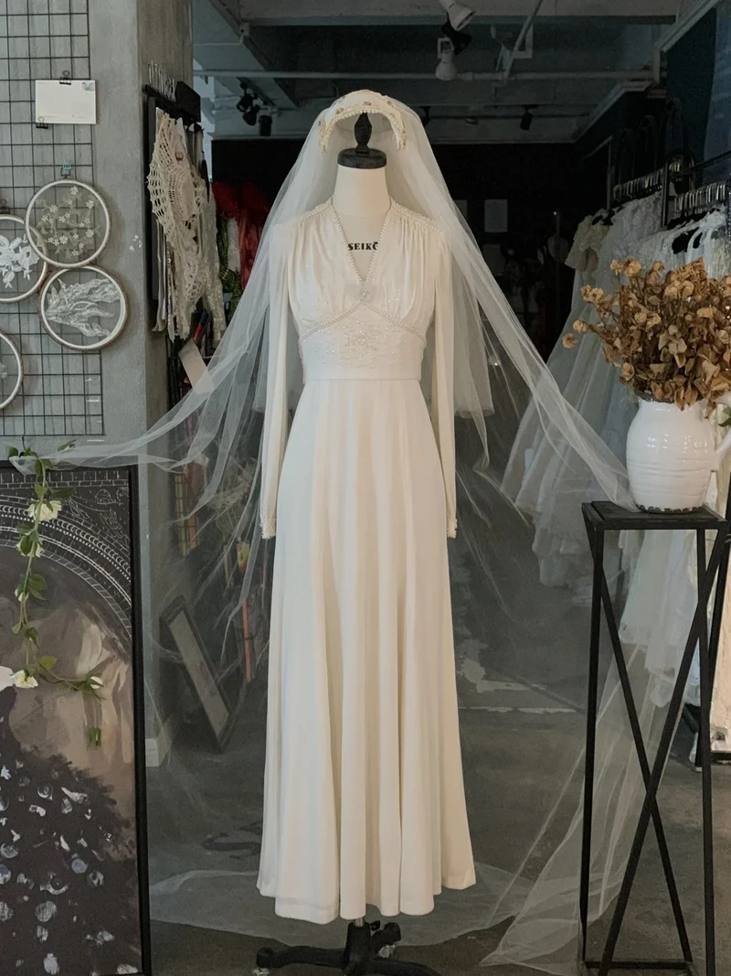 Långärmad 70-tal Modest Vintage Bröllopsklänning