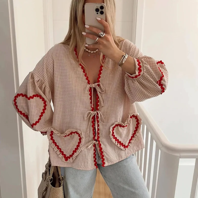 Sophie | Avslappnad Vårskjorta med Hjärtformade Fickor
