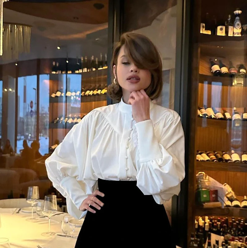 Olivia | Elegant Vårskjorta med Puffärm och Ståkrage