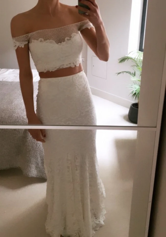 Bröllopsklänning från Boho i två delar med spetsskida