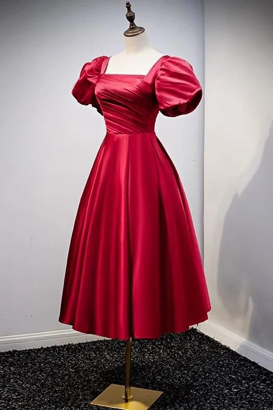 Vintageinspirerad röd kort brudtärnklänning med ärmar