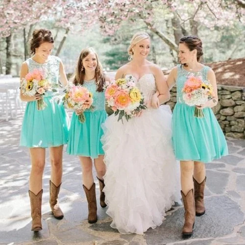 Country Mint Lace Top Chiffong Korta Brudtärnklänningar med Cowboystövlar