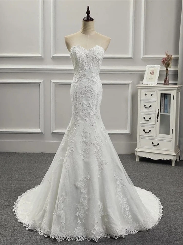 Sweetheart Fit and Flare spets bröllopsklänning Axelbandslös brudklänning för kurviga brudar