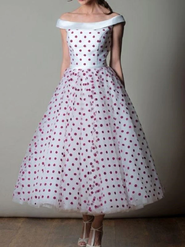 Off The Shoulder Röd Polka Dots Vintage inspirerad Pin Up Bröllopsklänning