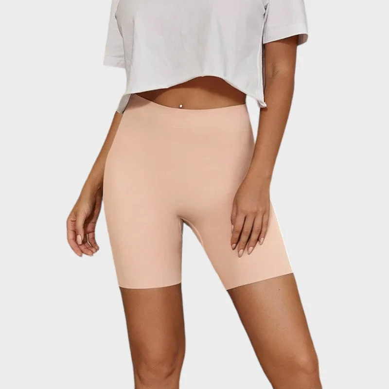 Beige short under klänning