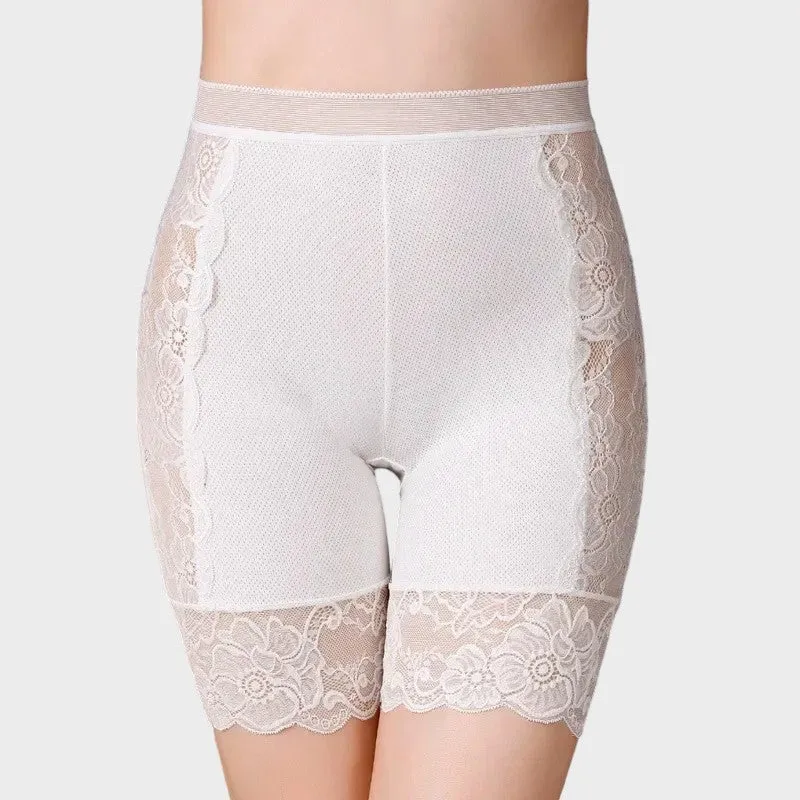 Vit short under klänning