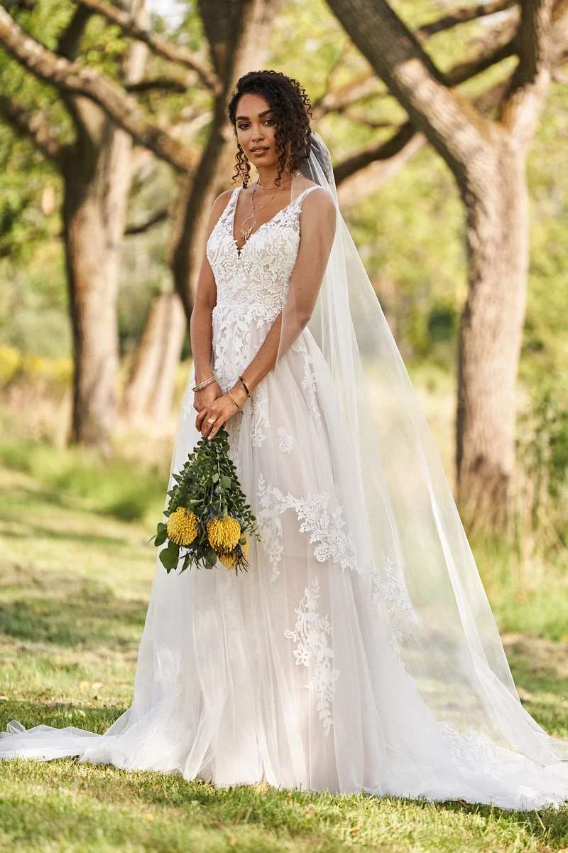 Brudklänning Lillian West 66235 ivory