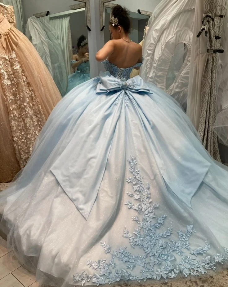 Ljusblå Off-Shoulder A-linje Quinceanera Balklänning Tyll