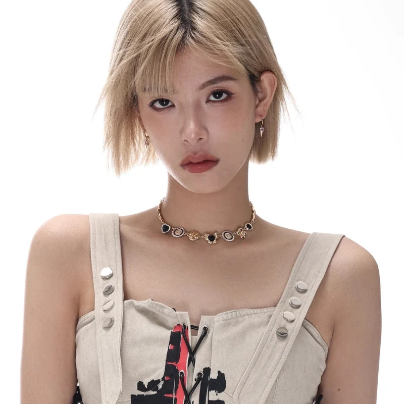 Kvinnors Punk Butterfly Heart Diamante halsband
