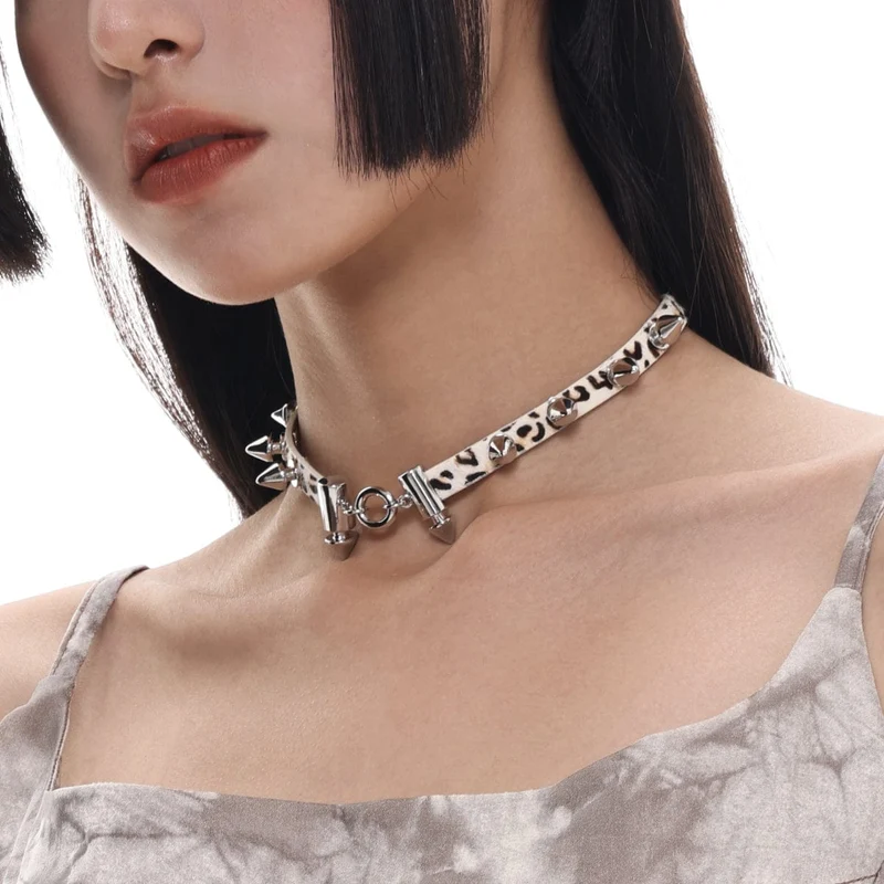 Grungenitar för kvinnor Leopardtryckt Choker