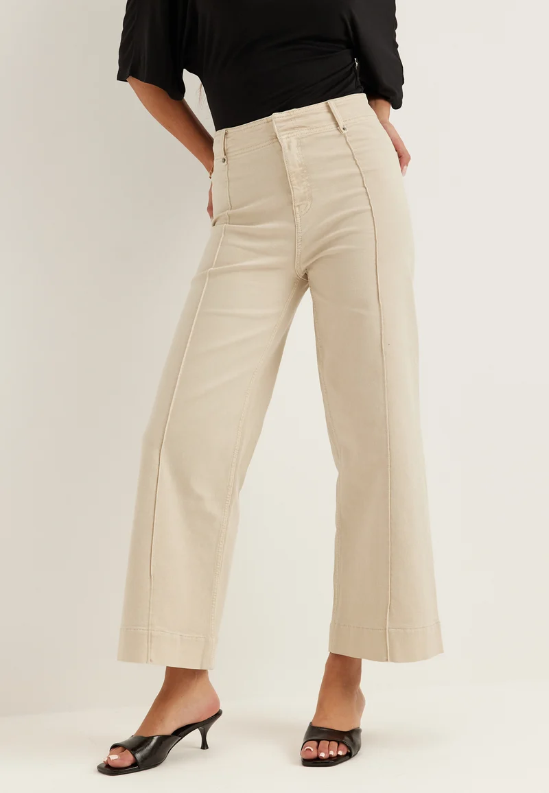 Cropped Front Seam Jeans
