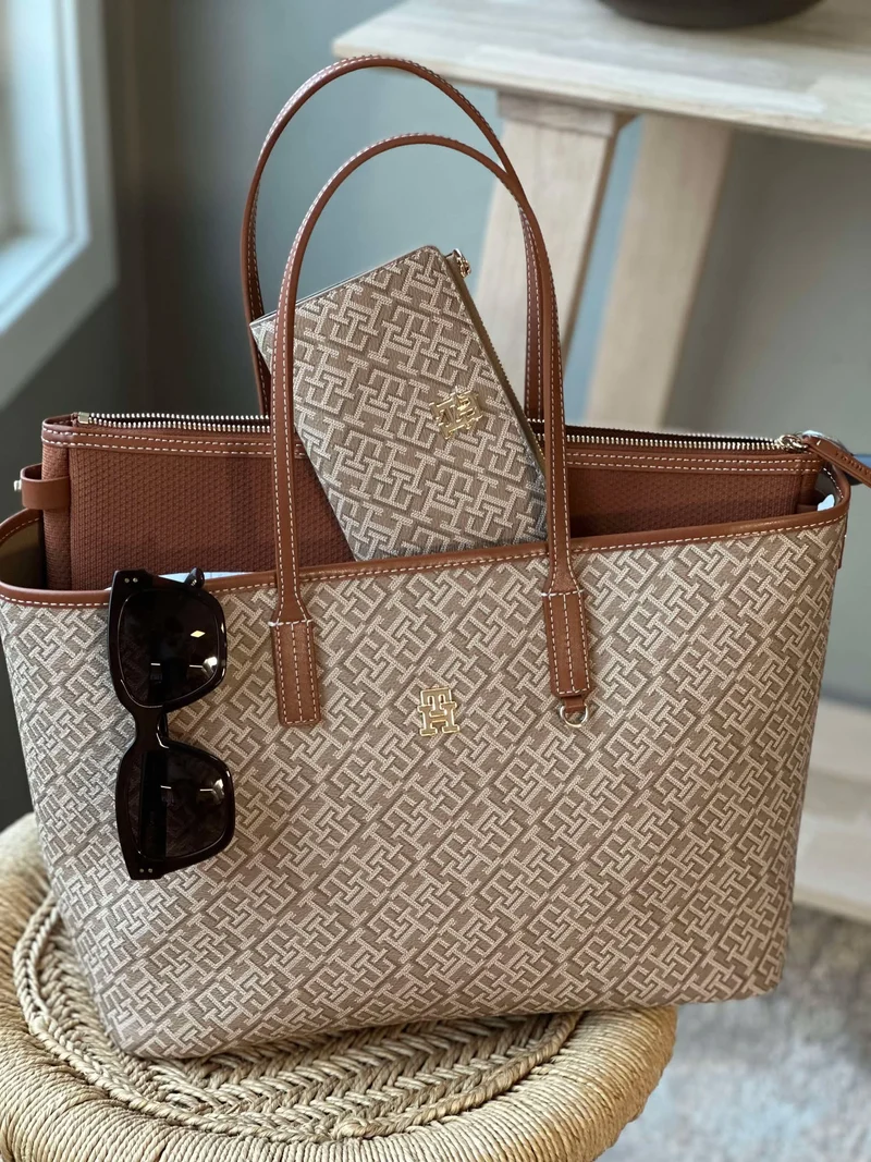 TH Monoplay Leather Tote