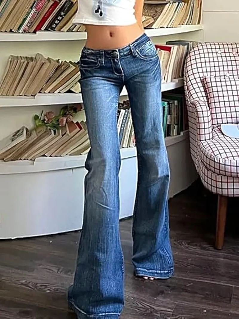 Snygga lågmidjade utsvängda jeans med fickdesign – lätt stretch i 85 % bomull