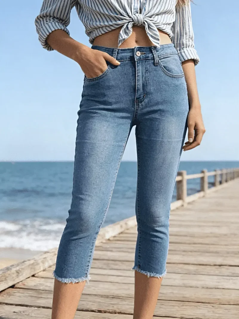 Lyxiga Capri-jeans med rå fåll och knappfickor - Något stretchigt tyg
