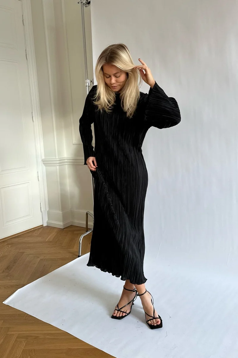 BYIC - Kellyic Long Plissé Dress A23287 - Black