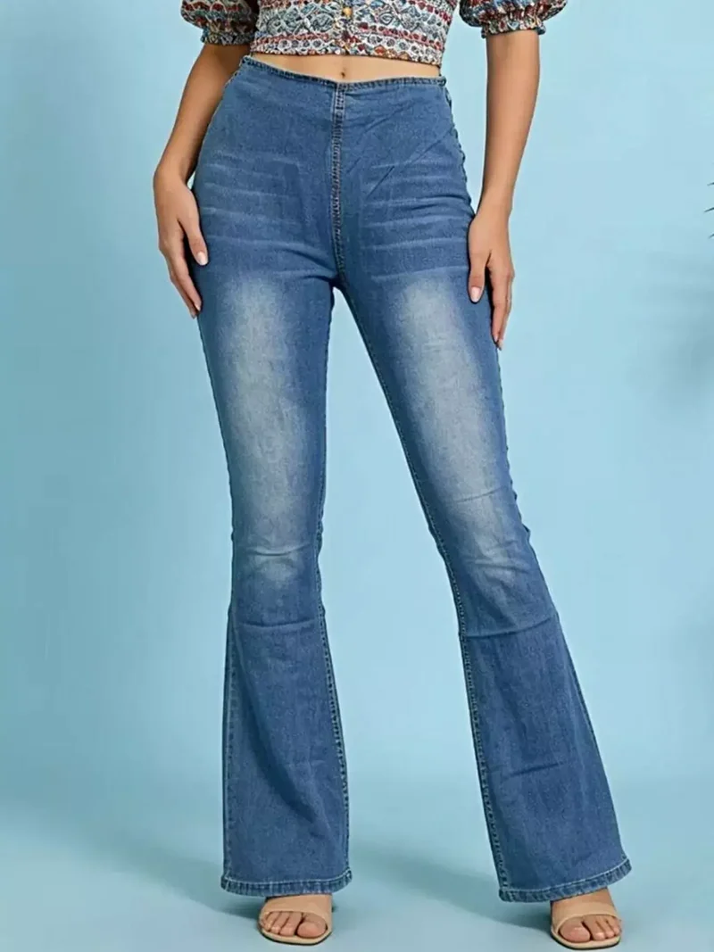 Snygga utsvängda jeans med hög midja och fickdesign | Lätt stretchig bomullsblandning