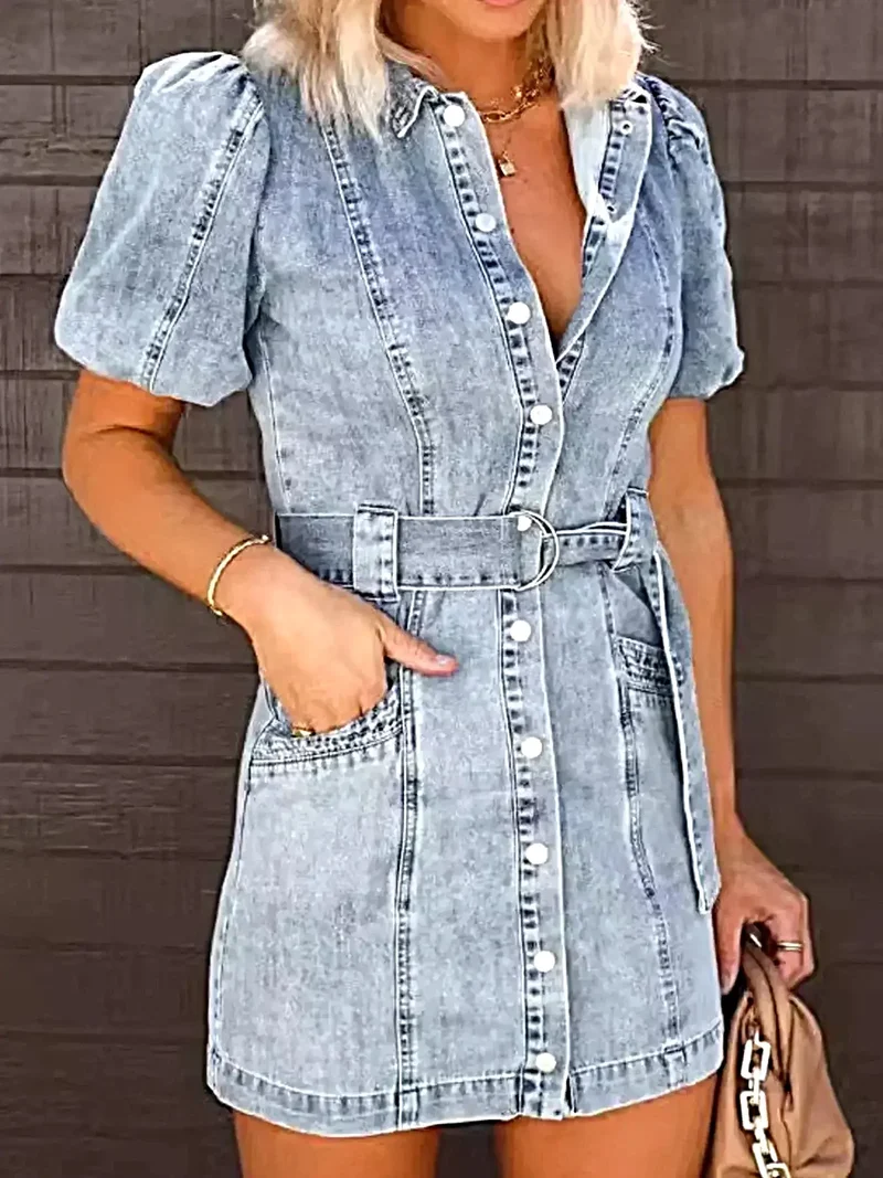 Lyxig denimskjortklänning med knäppning, puffärmar och bälte - 85 % bomullsblandning