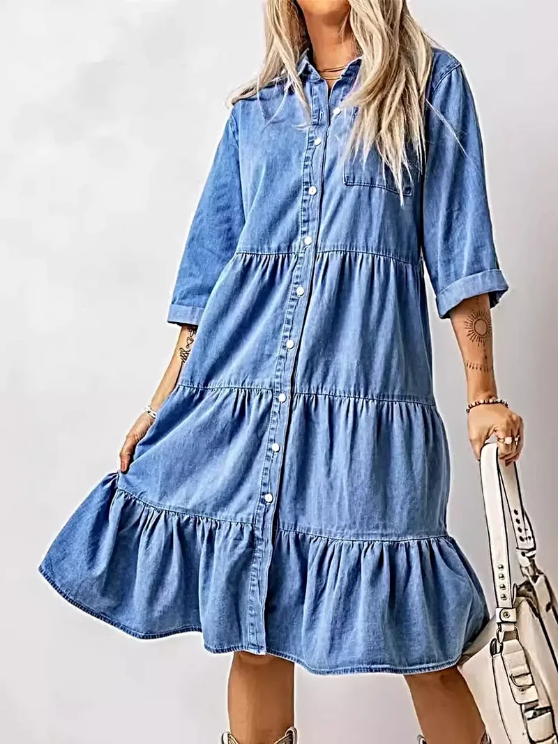 Midiklänning i full storlek, volangkant, knappar och fickor - Plus Size Denim Elegance