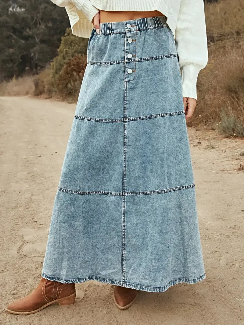 Elegant maxikjol i denim med knappar framtill för tidlös stil och komfort