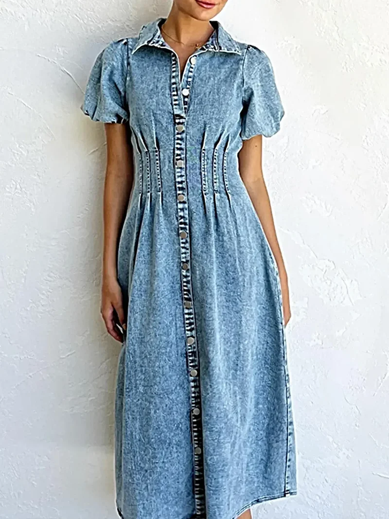 Elegant midiklänning i denim med puffärm och knappar framtill - 80 % bomull, tidlös stil