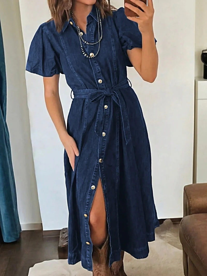Snygg denimklänning med bälte och knappar, klassisk midilängd, 100 % bomull, ingen stretch