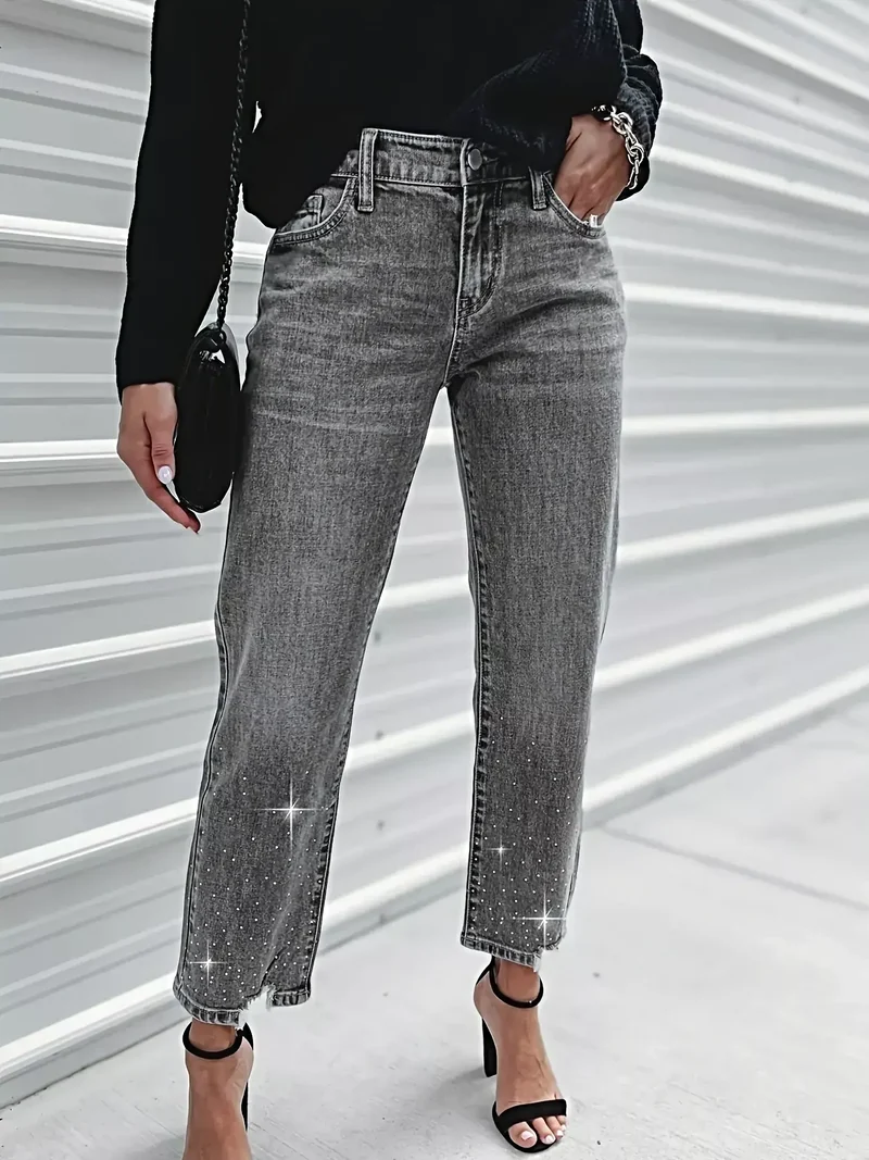 Lyxiga, korta jeans med strass och rå fåll – lätt stretchiga, 85 % bomullsblandning