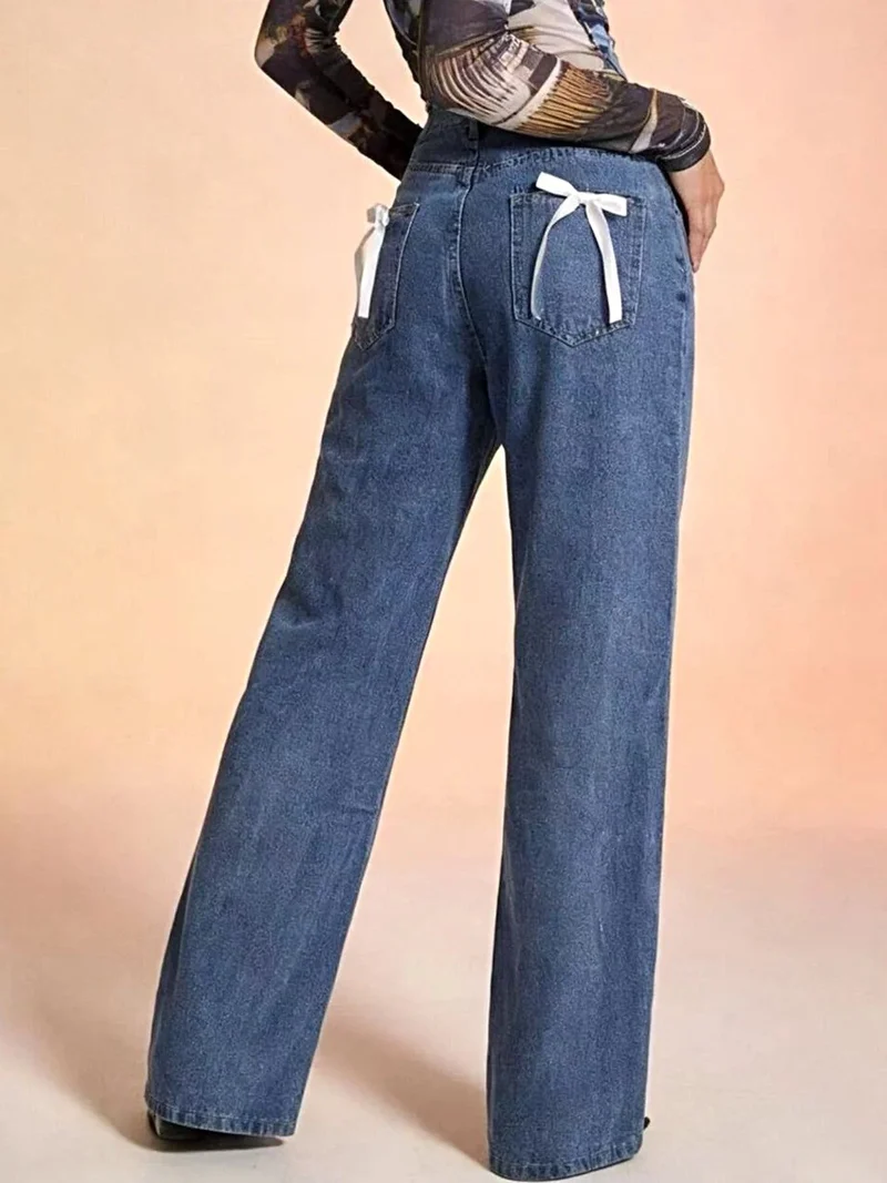 Jeans med vida ben och rosett baktill