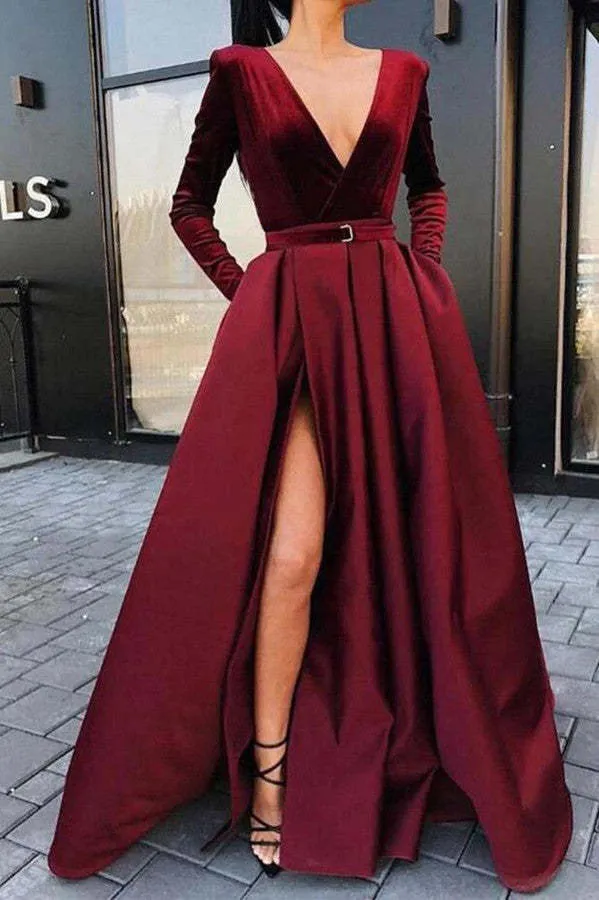 Elegant långärmad vinröd balklänning med lårhög slits och fickor