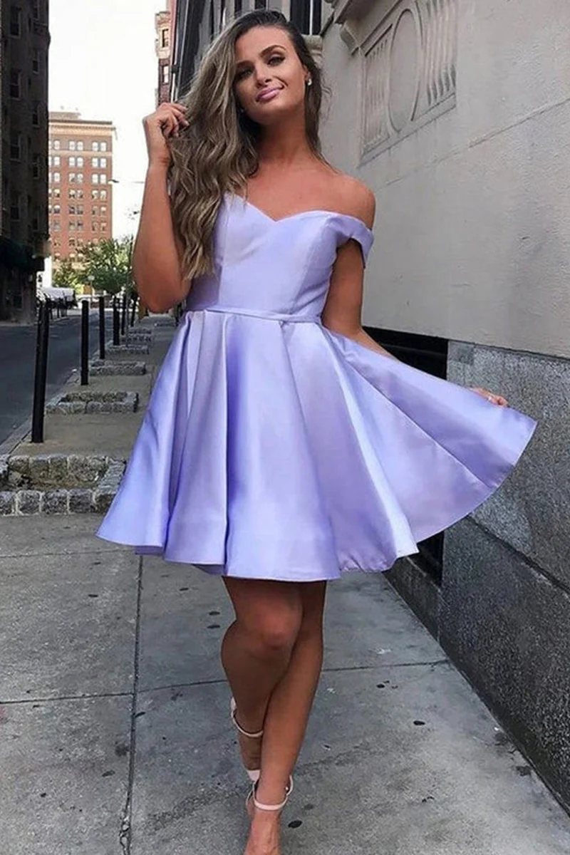 Lila Off-the-Shoulder A-linje Kort Homecoming Klänning: Tyll Applikation och Vecker
