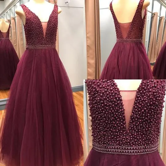 Snygg Burgundy Plunge V-ringad Tulle Puffy balklänning
