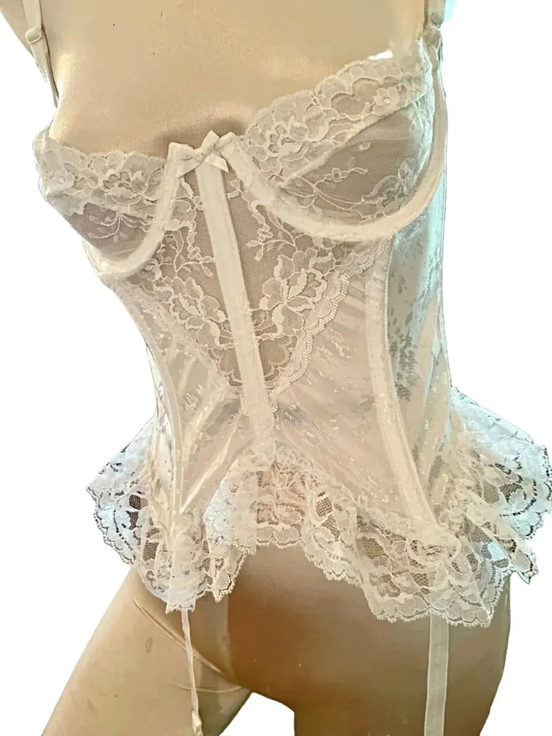 Shirley of Hollywood Bygelkorsett i Spets med Bustier och Avtagbara Strumpeband - Elegant Vit Design