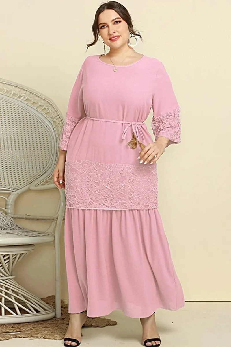 Plus Size Maxiklänning med Spets och Tofsbälte - Chic Casual Style