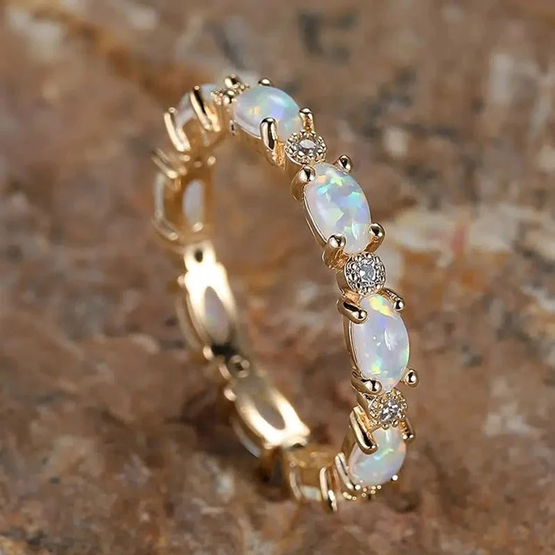 Eternity Vintage Ring med Opal och Guldfärg