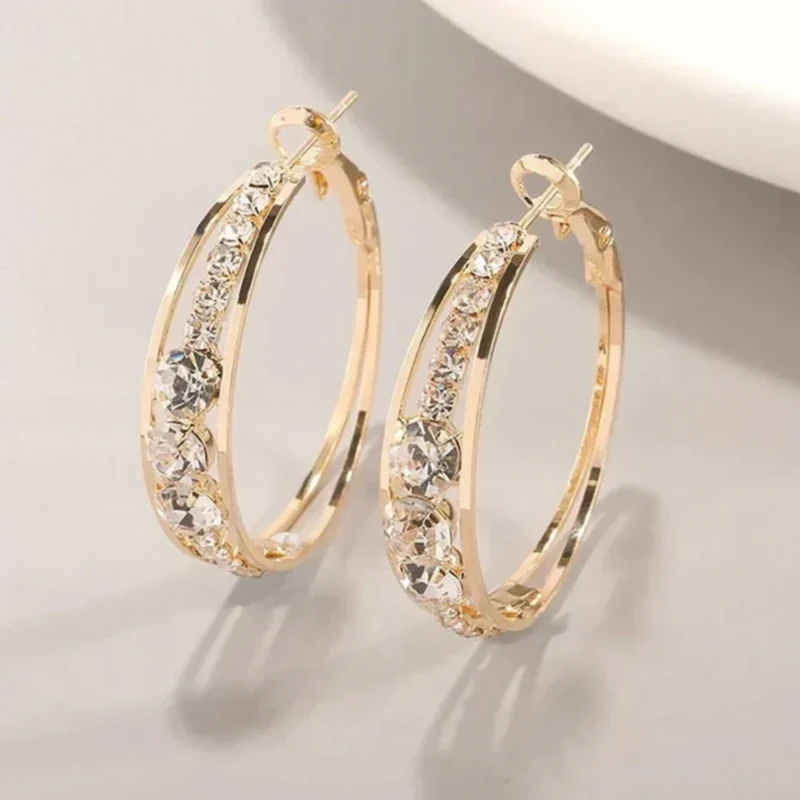 Eleganta glittrande örhängen