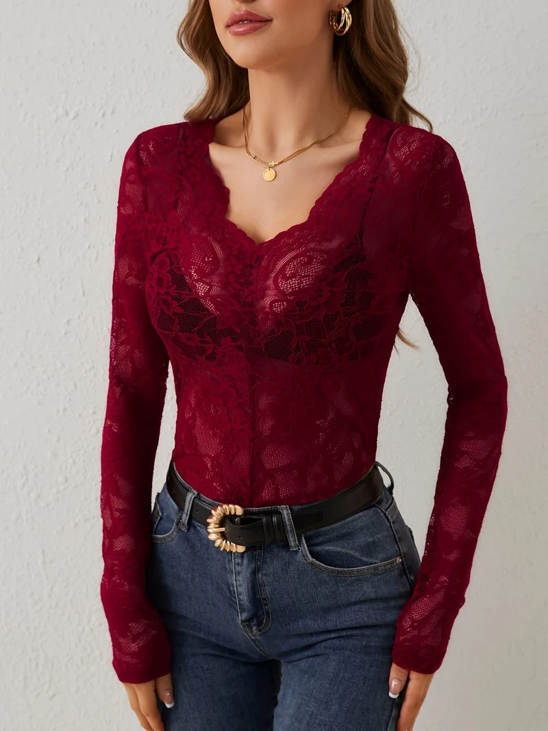 Elegant Blus | Damtopp i Blommig Spets med V-ringning och Långa Ärmar | Tidlös Stil för Kvällar