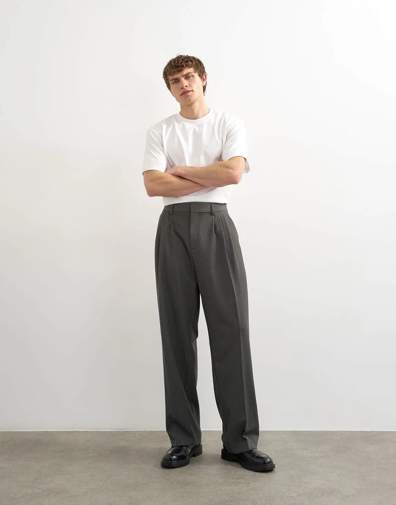 Topman wide leg triple pleated trouser in charcoal