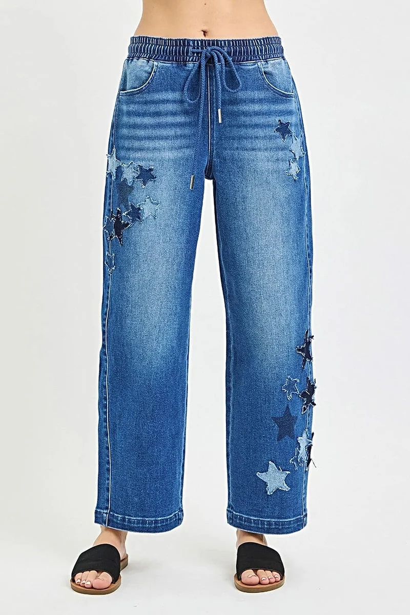 Trendiga jeans med elastisk midja för kvinnor - lös, kort passform med stjärnmärken