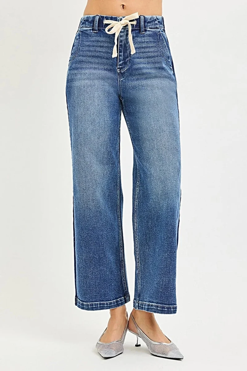 Förhöj din stil med RISEN jeans med elastiskt band och vida ben – hög midja och kort passform