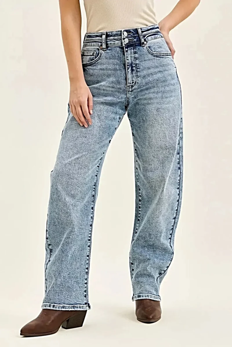 Judy Blue högmidjade plus size-jeans - Marlow Arc Leg med dubbelt midjeband för komfort hela dagen