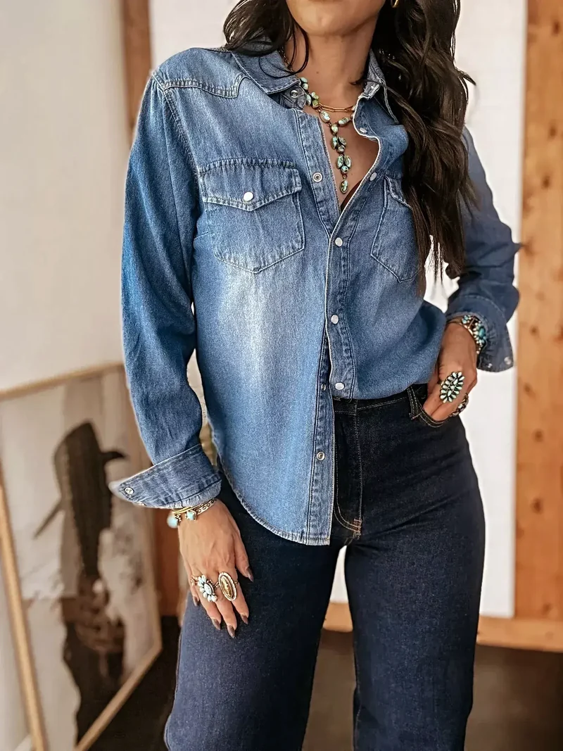 Herrskjorta med knappar i denim – fickor, klassisk passform, slitstark bomullsblandning