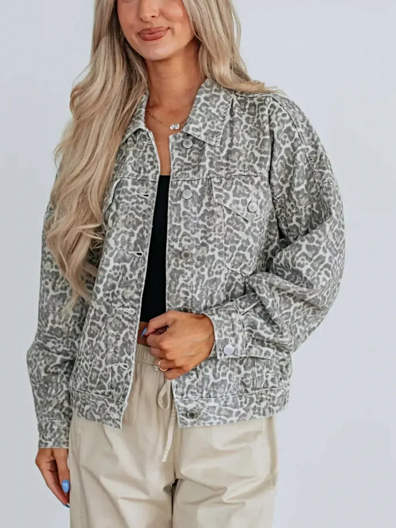 Snygg leopardjeansjacka med fickor och dragkedja - Lätt stretchigt tyg