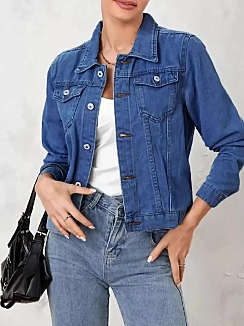 Snygg långärmad jeansjacka med knappstängning och fickdetalj