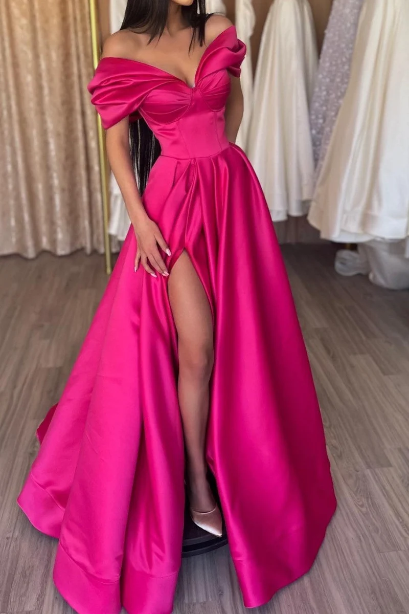 Fantastisk fuchsiafärgad balklänning i A-linjeformat med hög slits och off-shoulder-design