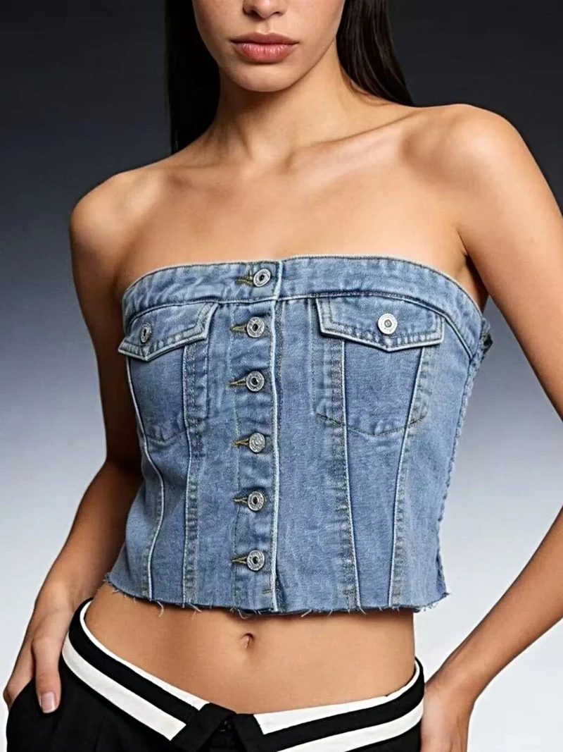 Elegant axelbandslös denimtopp med knappar framtill, ficka och rå fåll - Sommarnyheter