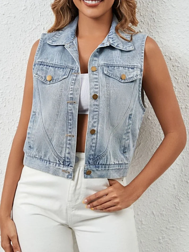 Snygg ärmlös jeansjacka med knappdetaljer och fickor – 95 % rayon, 5 % polyester