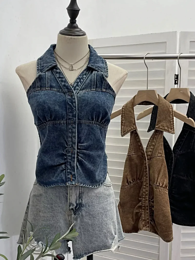 Elegant smockad denimhalterneck med knappdetaljer - Perfekt passform för alla storlekar