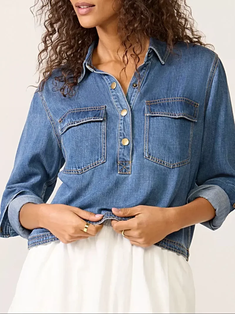 Snygg croppad denimtopp med knappdetaljer och fickor – Trendsi