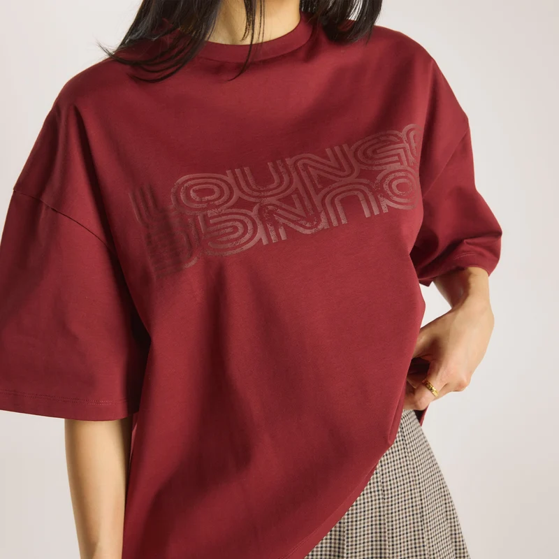 Oversized Graphic Tee - Vinröd